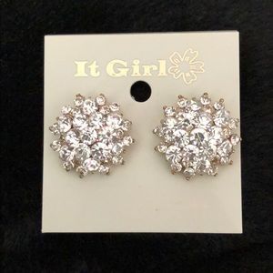 It girl earrings